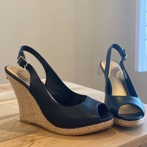 Lilly Pulitzer Navy Kristin Wedges size 8.5. Never worn. In great condition!
